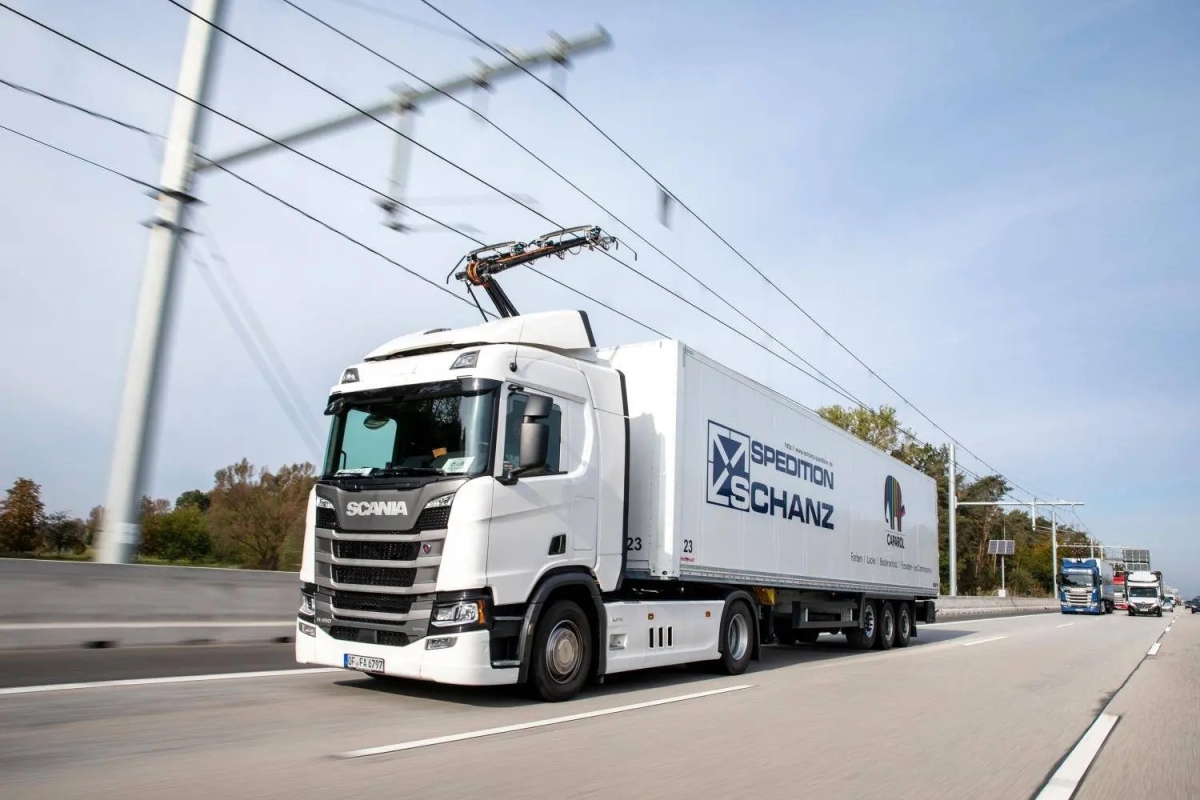 an electric truck running on an overhead cable line
